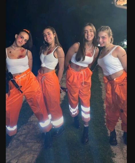 Trio Halloween Costumes Cops And Robbers, Duo Halloween Costumes Prisoner, Orange Prisoner Costume Woman, Robber Costumes For Women, Halloween Prisoner Makeup, Scary Solo Halloween Costumes, Prisoner Costume Ideas, Escaped Convict Costume, Halloween Costumes Women Firefighter