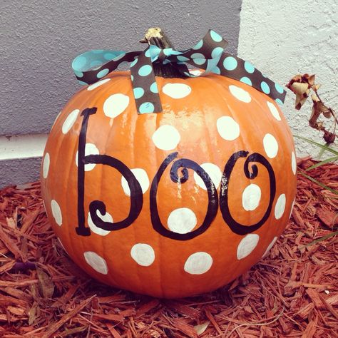 Painted pumpkin-  I did this on a smaller pumpkin and used an eraser dipped in painted for the polka dots.  After it dried, I just used a magic marker for the lettering. Pumpkin Designs Painted, Creative Pumpkin Painting, Dekorasi Halloween, Painting Pumpkins, Porch Decorations, Pumpkin Designs, Labu Halloween, Halloween Pumpkins Painted, Painted Pumpkin