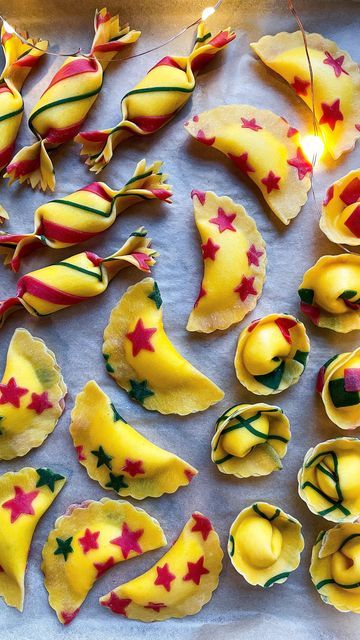 Colored Pasta Dough, Handmade Pasta Shapes, Flavored Pasta Dough Recipes, Patterned Pasta, Top Roast, Pasta Recepies, Homemade Pastas, Pretty Pasta, Colorful Pasta