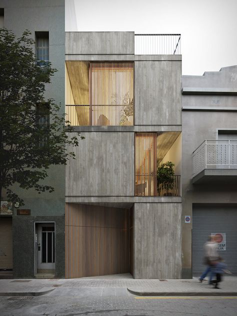 Andreu Taberner Timber Screens, Apartment Renovation, Small Buildings, Minimal Home, Facade Architecture, Facade Design, Facade House, Residential Building, Terrace House