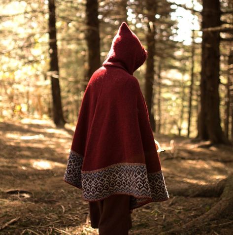 Designer Spotlight: Knit Patterns Designed By Maria Muscarella of Ninja Chickens | KnitHacker Cloak Pattern, Velvet Acorn, Harrisville Designs, Cape Pattern, Poncho Knitting Patterns, Wise Woman, Knitted Cape, Hooded Cape, Wild Beauty