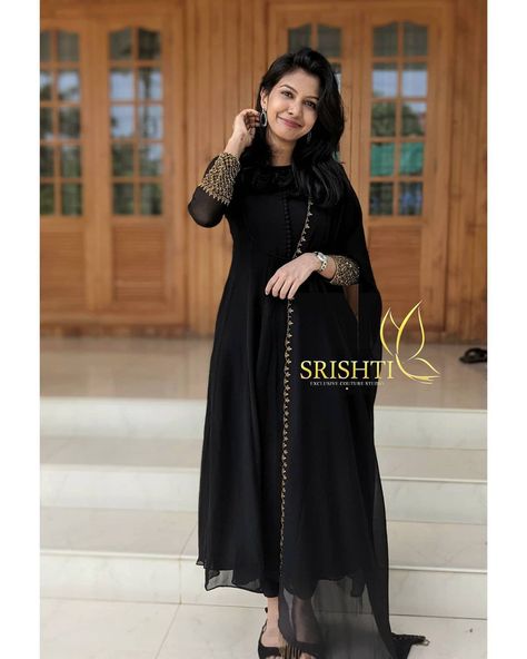 Long Gown Design, Casual Frocks, Churidar Designs, Anarkali Dress Pattern, Simple Kurta Designs, Simple Kurti Designs, Frock For Women, Long Kurti, Kurti Designs Latest