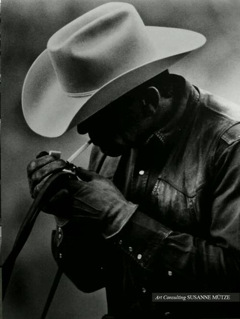 Masculine cowboy! ☆♡☆  ;) Cowboy Photography, Cowboy Pictures, Cowboy Aesthetic, Western Photography, Theme Tattoo, Cowboy Up, Cowboy Outfits, Western Aesthetic, Bull Riding