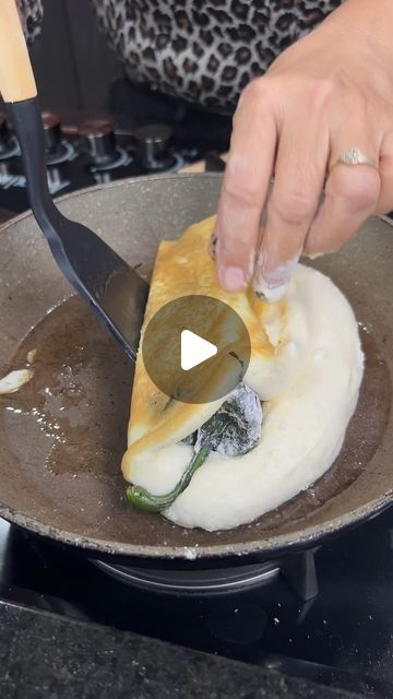 Cocinando con Chepis on Instagram: "Chiles rellenos de queso" Chiles Rellenos Recipe, Chile Relleno Recipe, Rellenos Recipe, Chile Relleno, Stuffed Bell Peppers, Stuffed Peppers, On Instagram, Instagram