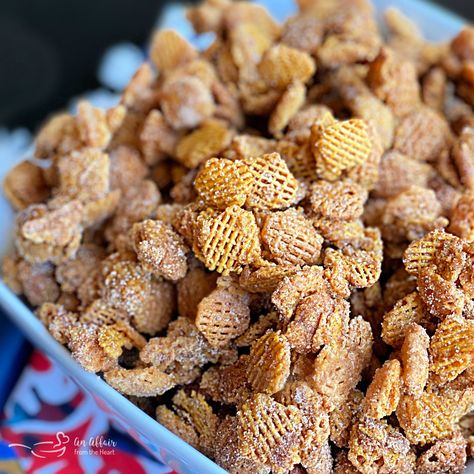 Caramel Churro Chex Mix Recipe Sweet Party Mix, Cinnamon Chex Mix, Chex Snack Mix Recipes, Chex Mix Recipes Sweet, Churro Recipe, Cinnamon Chex, Sweet Chex Mix, Sweet Chex, Crispix Cereal