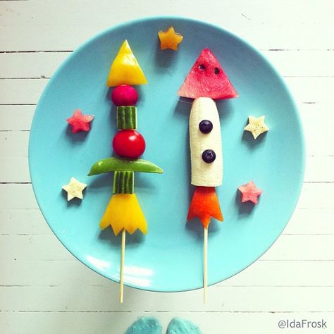 Ida Frosk- Rockets Space Snacks, Decorações Com Comidas, Baby Snacks, Food Art For Kids, Amazing Food Art, Healthy Food Inspiration, Snacks Für Party, Healthy Snacks For Kids, Fun Kids Food