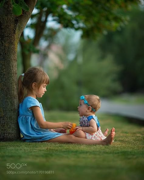 Sibling Photography Poses, Sibling Pictures, Toddler Photoshoot, Sister Photography, Children Photography Poses, Sibling Photography, Sister Pictures, Sisters Photoshoot, Family Picture Poses