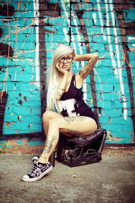 Sara Fabel, Walking Art, Undercut Designs, Nape Undercut, Tattoo Girls, Guy Stuff, Inked Babes, Hot Tattoos, Geek Girls