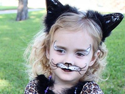 Kitty Halloween Face paint Scary Halloween Decorations Outdoor Diy, Kitty Face Paint, Cat Halloween Makeup, Make Up Diy, Makeup Clown, Halloween Makeup Clown, Scary Halloween Decorations Outdoor, Scary Halloween Decorations Diy, Halloween Makeup Pretty