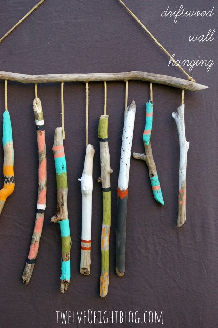 Diy Stick Windchime, Drift Wood Wall Hanging, Wood Wind Chimes Diy, Stick Wind Chime, Driftwood Wind Chime Diy, Wood Windchimes, Diy Wall Hangings, Diy Driftwood, Painted Driftwood