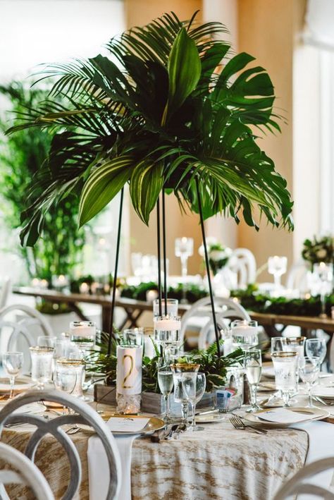 Palm leaves wedding centerpiece via Astor & Olive  / http://www.himisspuff.com/green-tropical-leaves-wedding-ideas/5/ Tropisk Fest, Tropical Wedding Centerpieces, Non Floral Centerpieces, Modern Wedding Centerpieces, Unique Wedding Centerpieces, Greenery Centerpiece, Modern Centerpieces, Tall Wedding Centerpieces, Unique Wedding Flowers