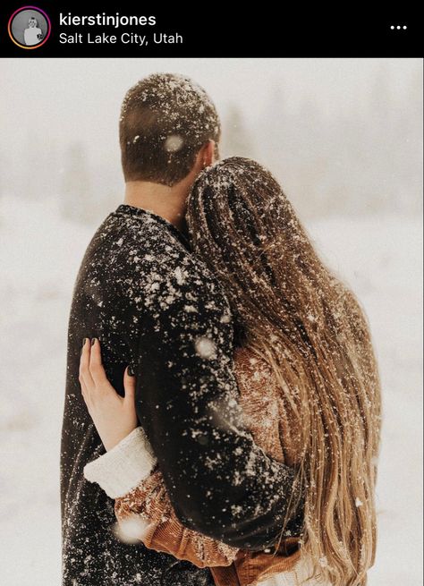 Snow couple boyfriend christmas xmas Winter Couple Pictures, Couple Photography Winter, Snow Engagement Photos, Christmas Couple Photos, Snow Couple, Couple Boyfriend, Snow Photoshoot, Boyfriend Christmas, Winter Portraits