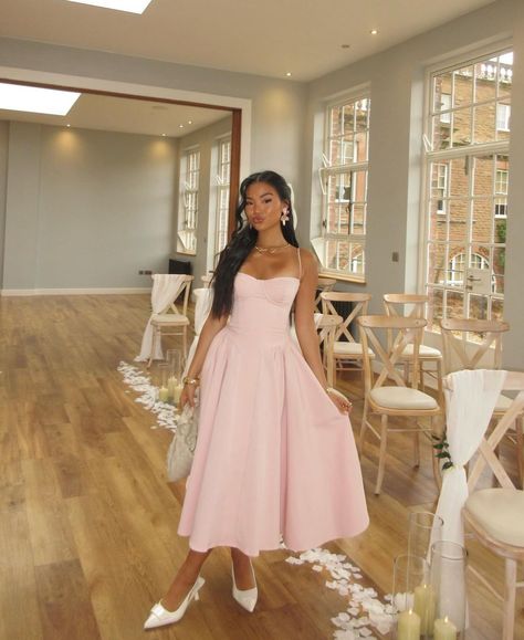 Pink Dress For Birthday, Pink Grad Dress, Birthday Dinner Outfits, Pink Birthday Dinner, Formal Dinner Outfit, Feminine Aesthetic Outfits, Cute Feminine Outfits, Dinner Outfit Classy, Birthday Dinner Outfit