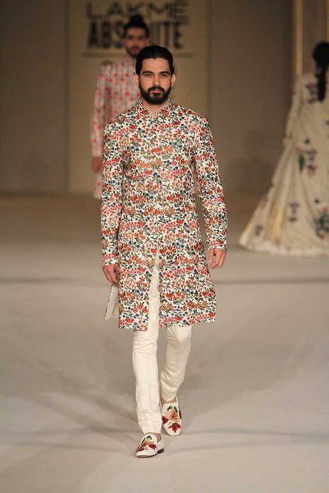 Mens Traditional Wear, Sherwani For Men Wedding, Kashmiri Embroidery, Wedding Outfits For Groom, Indian Groom Wear, Wedding Dresses Men Indian, Sangeet Outfit, Mens Sherwani, Men Kurta