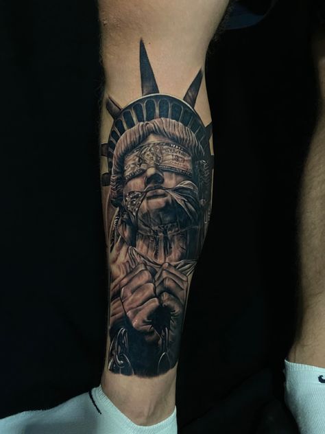 Liberty Statue Tattoo, Lady Liberty Tattoo, Nyc Tattoo Ideas, Mob Tattoo, Calf Sleeve Tattoo, Statue Of Liberty Tattoo, Money Bag Tattoo, Lion Shoulder Tattoo, Bag Tattoo