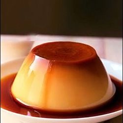 Japanese Custard Pudding, Japanese Custard, Flan Pudding, Caramel Flan, Latina Magazine, Caramel Pudding, Custard Pudding, Custard Desserts, Mutton Recipes