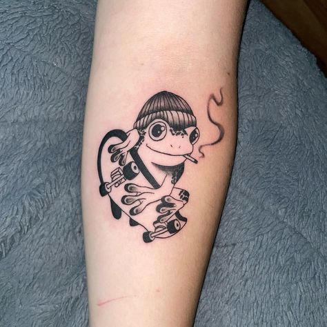 Frog Skateboard, Toad Tattoo, Cartoon Skateboard, Frog Cartoon, Half Sleeve Tattoos Drawings, Frog Tattoos, Pokemon Tattoo, Half Sleeve Tattoos, Tattoos Inspiration