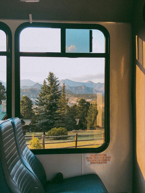 Window Photography, Sketchbook Inspo, Scenery Photos, Vision Board Pictures, Film Photography 35mm, Minimalist Travel, Old Train, Dusk To Dawn, Taking Photos