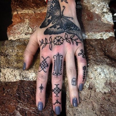 Full Hand Tattoo, Finger Tats, Knuckle Tattoos, Hand Tats, Hand Tattoos For Women, Trendy Tattoos, Piercing Tattoo, Finger Tattoos, Beautiful Tattoos