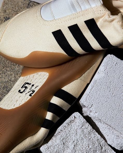 adidas Reveals the Sleek New Martial Arts-Inspired TAEKWONDO Adidas Taekwondo, Taekwondo Shoes, Martial Arts Shoes, Ugly Shoes, Sport Shoes Fashion, Shoe Design Sketches, Adidas Shoes Women, Thanksgiving Feast, Dream Shoes