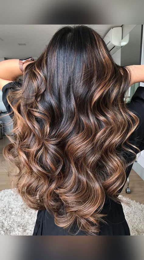 Balayage Hair Caramel, Highlights For Dark Brown Hair, Rambut Brunette, Dark Brunette Hair, Brunette Hair With Highlights, Dark Hair With Highlights, Brunette Balayage Hair, Brown Hair Balayage, Highlights Brown Hair