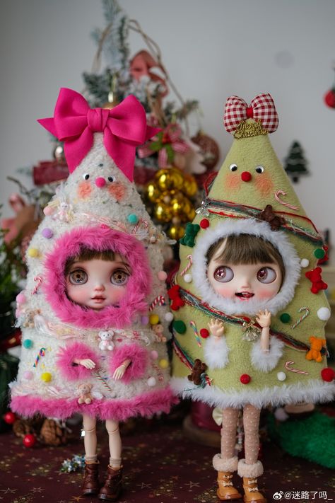 Blythe Doll Christmas, Christmas Blythe Doll, Dolly Mixture, Blythe Outfit, Ooak Art Doll, Blythe Clothes, Papel Mache, Anime Dolls, Lol Dolls