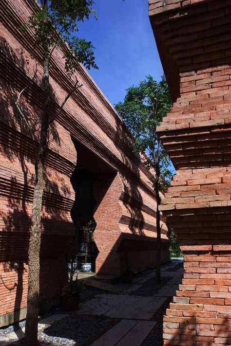 Gallery of Kantana Institute / Bangkok Project Company - 12 Critical Regionalism, Animation Schools, Lectures Room, Thai House, Finishing Materials, High Walls, Meditation Space, Brickwork, Beautiful Architecture