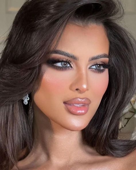 Makeup Facts, Sultry Makeup, Wedding Guest Makeup, Arabic Makeup, Glam Wedding Makeup, Expensive Makeup, Formal Makeup, Glossy Makeup, Chique Outfits