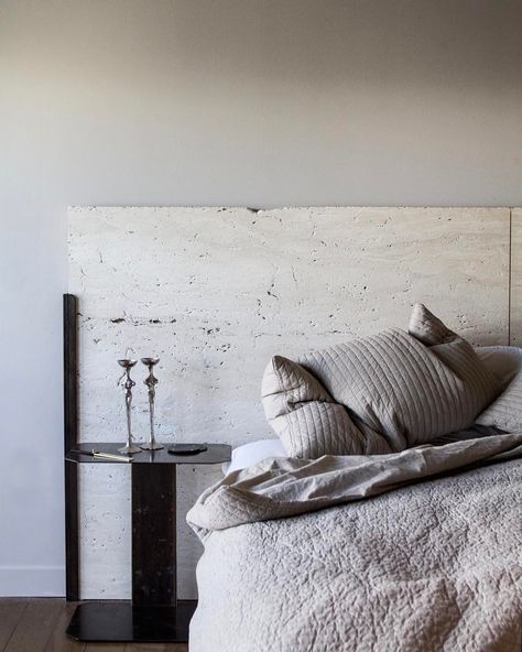 685 Likes, 14 Comments - (wh)ORE HAüS STUDIOS (@whorehausstudios) on Instagram: “Work in progress... Travertine headboard with steel / brass nightstands. 💋💋 📷 @ssaletta” Stone Bed Frame, Marble Headboard, Stone Headboard, Restoration Hardware Bed, Bed Headboard Ideas, Marble Bed, Cal King Bed, Wall Behind Bed, Marble Bedroom