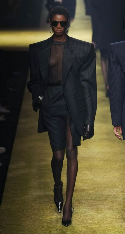 Saint Laurent Fall 2023, Ysl Outfit, High Fashion Dresses, 90s Fashion Outfits, Power Dressing, Fire Fits, Fashion Aesthetics, Spring Fashion Trends, Fall 2023