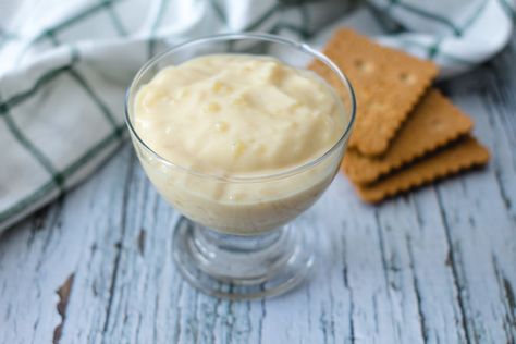 A delicious custard you can serve as dessert for your family dinners. You can prepare tapioca pudding in advance, and keep it up to 2 days in the refrigerator This pressure cooker tapioca pudding recipe is really quick and easy to make,  and the delicate vanilla flavor will surely please both adults and kids. You can serve it … Instant Pot Tapioca, Tapioca Recipe, Pearl Tapioca, Minute Tapioca, Tofu Pudding, Custard Recipe, Tapioca Pudding, Custard Pudding, Custard Recipes