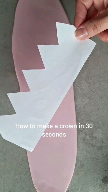 How To Make A Crown, Fondant Crown, Crown Cake Topper, Fondant Art, Make A Crown, Crown Cake, Edible Glue, A Birthday Cake, Fondant Tutorial