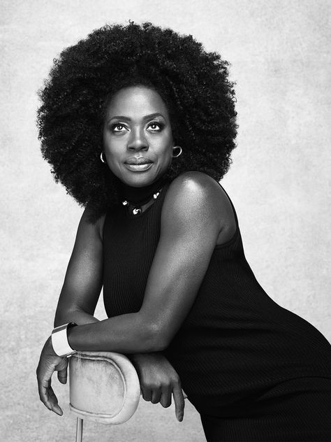 Viola Davis Black And White, Viola Davis Aesthetic, Black Successful Women, Hbd Mom, Aesthetic Models, Commission Ideas, Amazing Portraits, Headshot Poses, Black Ugg Boots