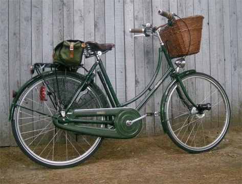 [Edited to add : There is now an updated review of this bicycle here . I suggest reading the updated version first, as it's the most complet... Bicycle Aesthetic, Dutch Bicycle, Green Bicycle, Bike With Basket, Green Bike, Bike Aesthetic, Bicycle Basket, Retro Bike, Push Bikes