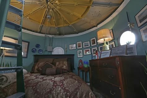 Beacon thrill: what it’s like to live in a lighthouse - The Boston Globe Lighthouse Bedroom, Nautical Aesthetic, Lighthouse Keeper, Running Water, House Room, House Inspo, New Room, Future House, Room Inspo