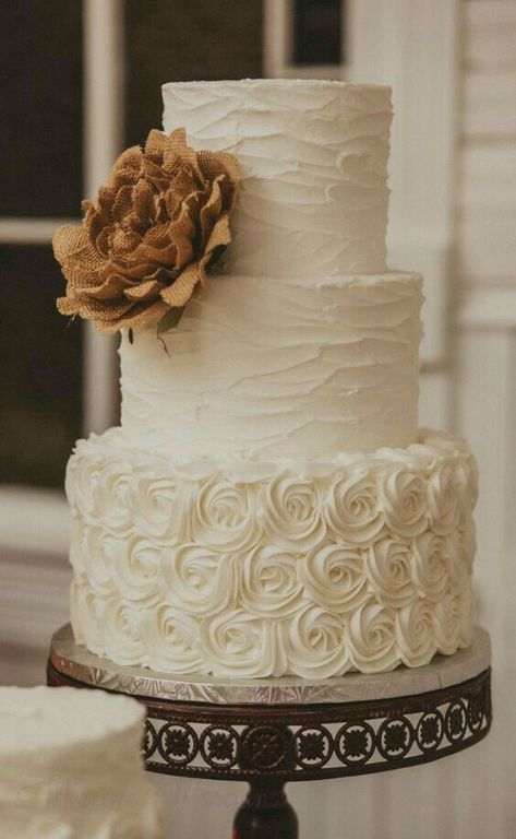 Vintage Pasta, Textured Wedding Cakes, Pretty Wedding Cakes, Wedding Cakes Elegant, Black Wedding Cakes, Buttercream Wedding Cake, Tiered Cake, Amazing Wedding Cakes, Rustic Wedding Diy