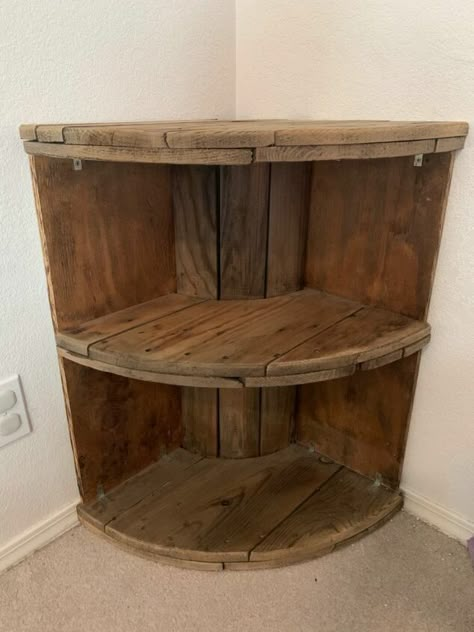 Wooden Spool Tables, Wooden Spool Projects, Wood Closet Doors, Table Palette, Trendy Coffee Table, Spool Furniture, Spool Tables, Cable Spool, Wire Spool