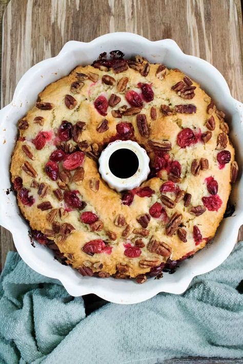 Christmas Coffee Cake, Cranberry Coffee Cake, Fresh Cranberry Recipes, Pecan Coffee Cake, Breakfast Coffee Cake, Fig Cake, Cranberry Cake, Holiday Cake, Christmas Cake Recipes