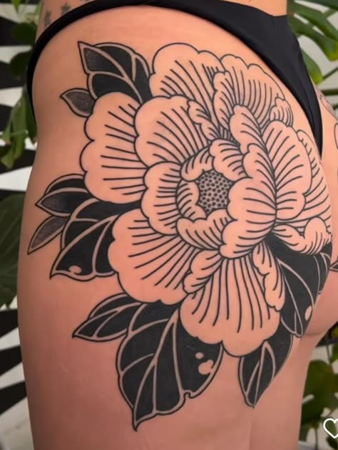 Peony Stomach Tattoo, Peony Knee Tattoo Traditional, American Traditional Lotus Flower Tattoo, Fine Line Flower Hip Tattoo, Peony Hip Tattoos Women, Black Peony Tattoo Cover Up, Peony Tattoo Thigh, Behind Knee Tattoo Women, Peony Tattoo Hip