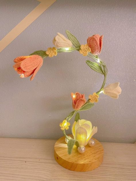 Crochet Flower Lights Pattern, Fairy Light Crochet Flowers, Crochet With Lights, Crochet Night Light, Flower Night Light, Crochet For Desk, Crochet Desk Decor, Crochet Flower Lamp, Crochet Office Decor