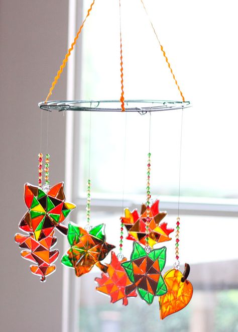 Leaf Suncatchers, Fall Mobile, Leaf Suncatcher, Diy Leaf, Mobiles For Kids, Suncatcher Diy, Mobile Craft, Kids Fall Crafts, Suncatcher Craft