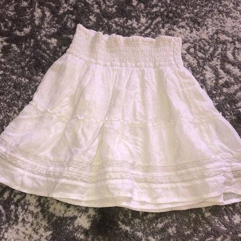 Ultra high rise XS white mini Hollister skirt! :) Rara Skirt, Hollister Clothes, Hollister Skirt, Dream List, Hollister Dresses, Old Style, Summer Skirts, White Skirts, Bday Party