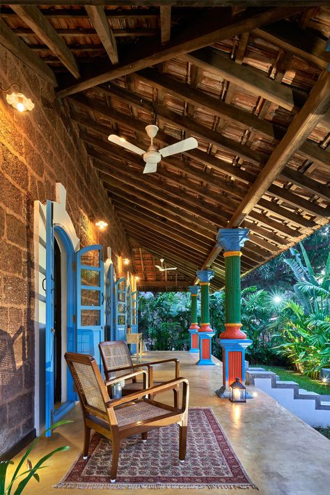 Goa Homes, Kerala Style House, Loft Style Bedroom, Kerala Houses, Property Design, Tropical House, Village House Design, Courtyard House, Soho House