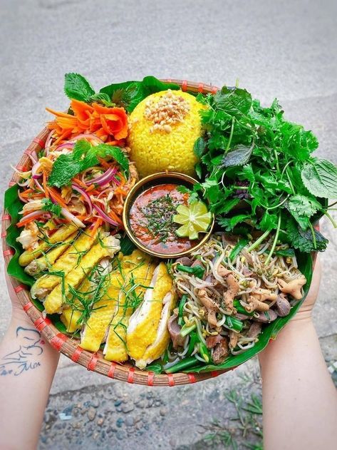 Vietnamese Food Platter, Asian Food Platter, Khmer Food, Viet Food, Vietnam Food, Thailand Food, Food Menu Design, Vietnamese Cuisine, Vietnamese Food