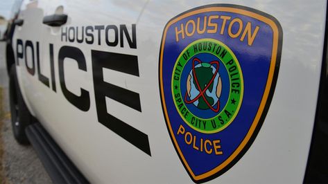 Houston police union warns city is 'not safe' as murder suspects are left 'walking the streets' Houston Police, Texas Police, Road Rage, Online Newspaper, Police Chief, In A Car, Two Year Olds, Advice Quotes, Seo Tips