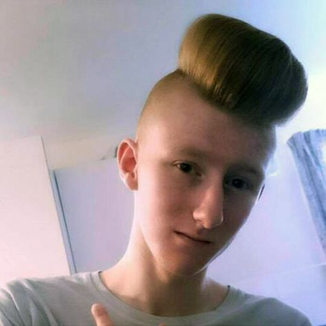 Worst Haircut Ever, Horrible Haircuts, Weird Haircuts, Haircut Fails, Image Dbz, How To Cut Your Own Hair, Bad Haircut, Haircut Pictures, Goofy Pictures