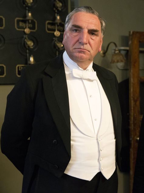 British star Jim Carter from Downtown Abbey my favorite show Jim Carter, Girl Actors, Handsome Older Men, Vampire Books, Actors Images, Downton Abbey, White Tie, Lee Min Ho, Movie Stars