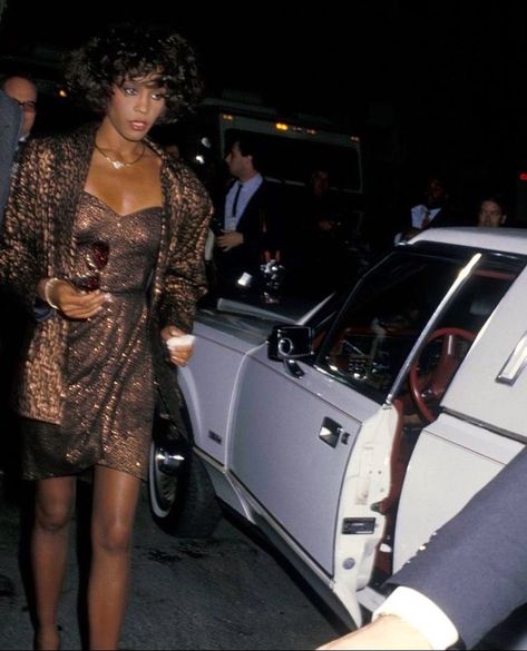 Whitney Houston 90s, White Limo, Whitney Houston 80s, Whitney Houston Young, Whitney Houston Pictures, Vintage Black Glamour, Beverly Hilton, Whitney Houston, February 11