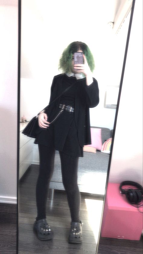 Black Platform Crocs Outfit, Goth Crocs Outfit, Green Alt Outfits, Punk Crocs, Emo Crocs, Green Goth Outfit, Crocs Outfit Aesthetic, Platform Crocs Outfits, Croc Outfits Women