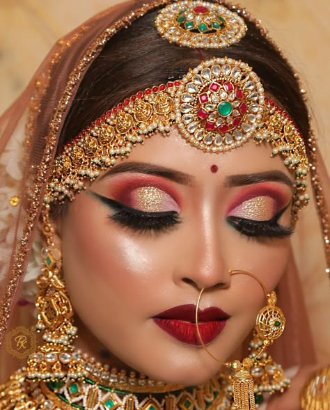 Rajwada Bridal Look, Durga Makeup Look, Hd Makeup Looks Bridal Indian, Bridal Eye Makeup Indian, Makeup Ideas Unique, Boho Chic Makeup, Makeup Looks Trendy, Bride Eye Makeup, Make Up Sposa